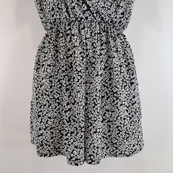 UNIQLO Floral Black and White V Neck Romper Size S - Picture 3 of 11